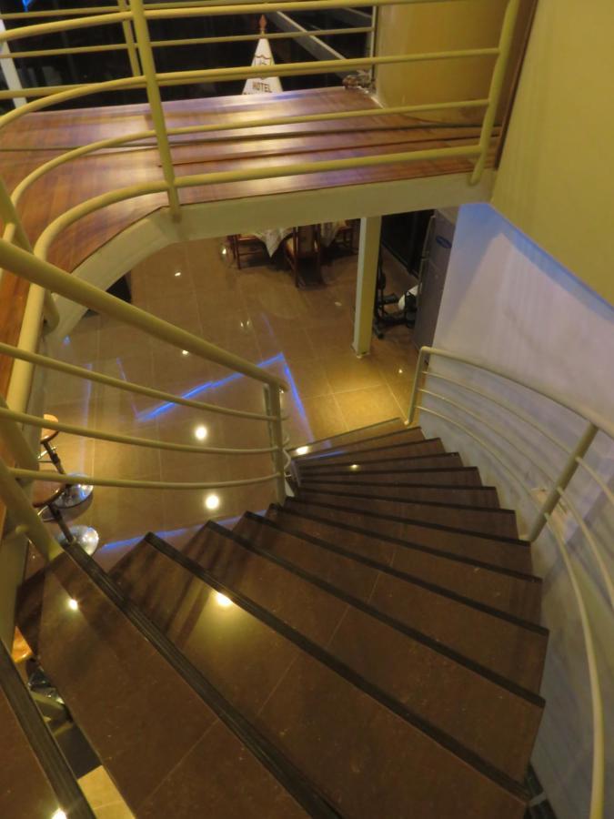 Hotel California Calca Extérieur photo