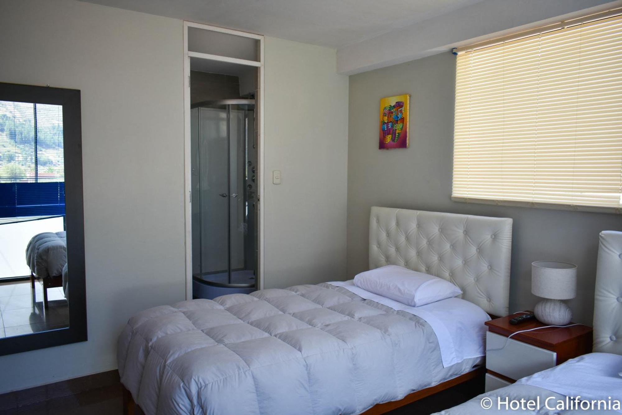 Hotel California Calca Chambre photo
